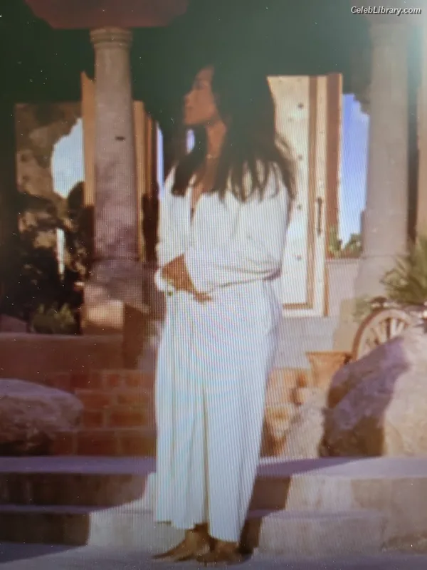 Angela Bassett photo 2 of 49