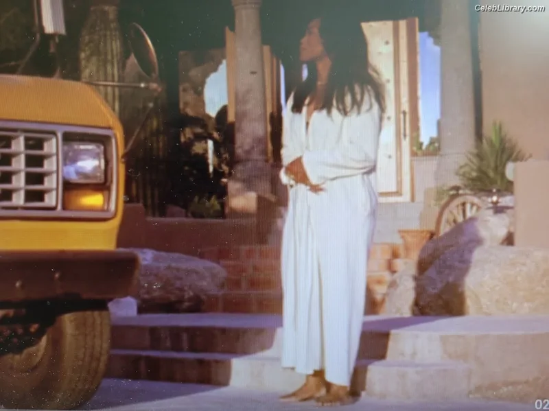 Angela Bassett photo 3 of 49