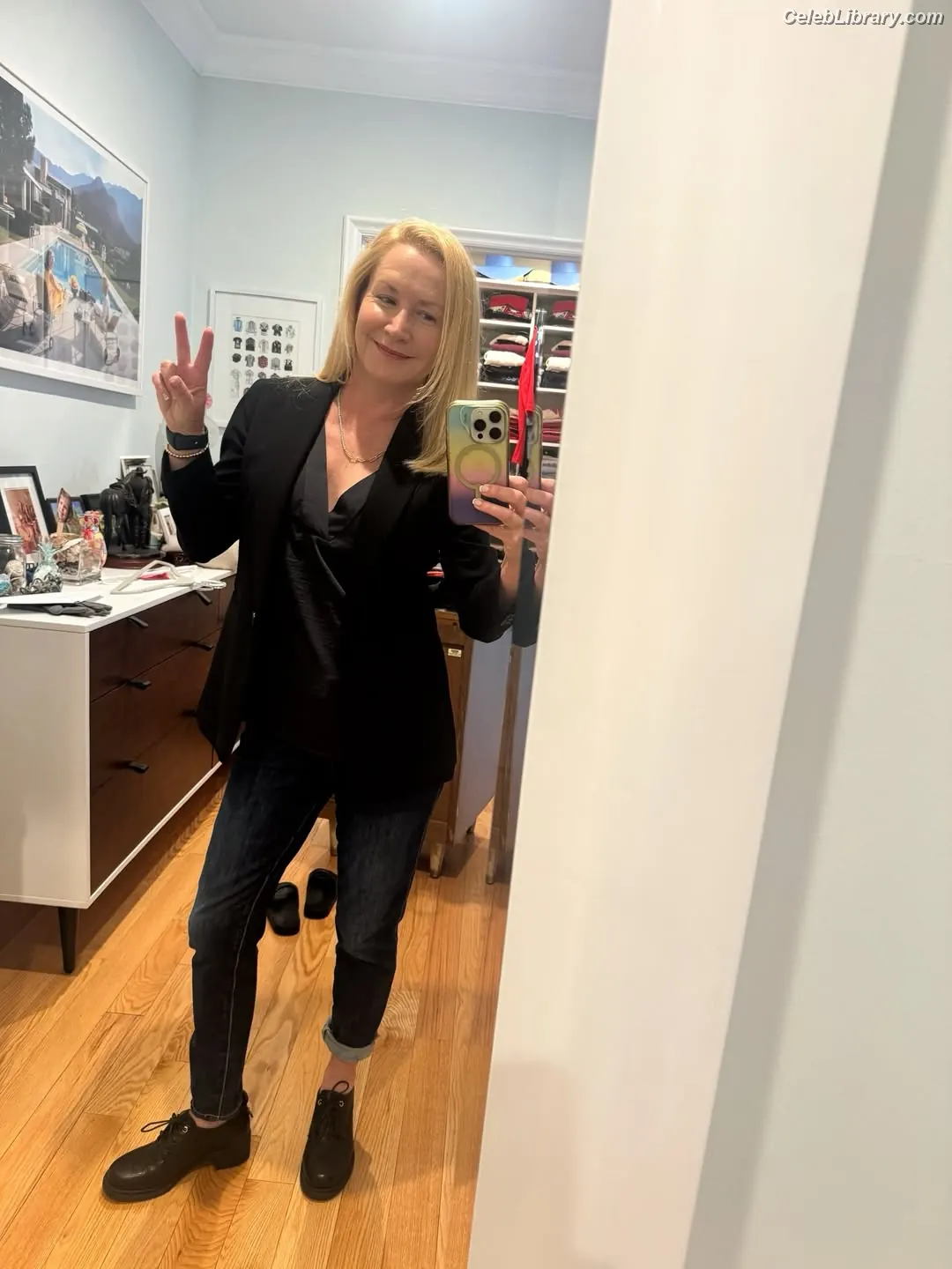 Angela Kinsey photo 4 of 99
