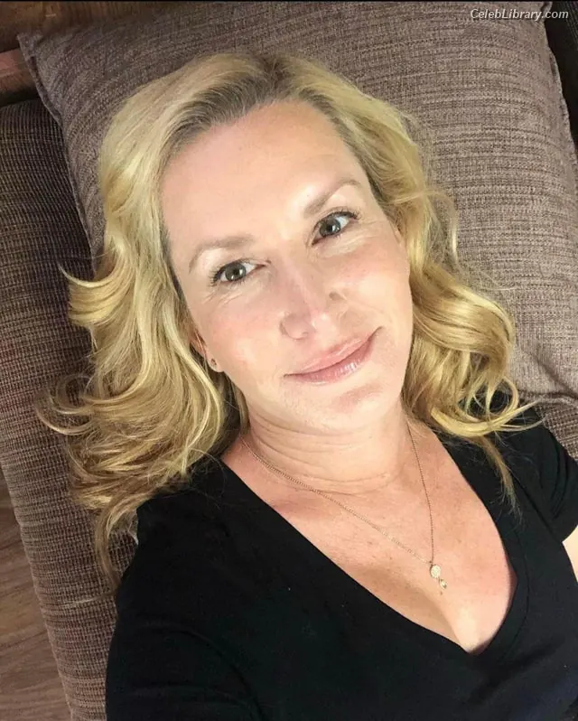 Angela Kinsey photo 11 of 99