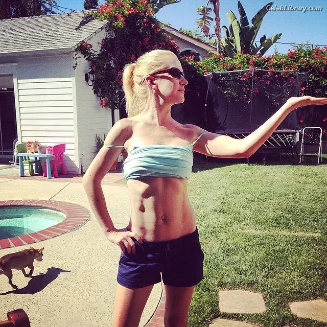Angela Kinsey photo 16 of 99