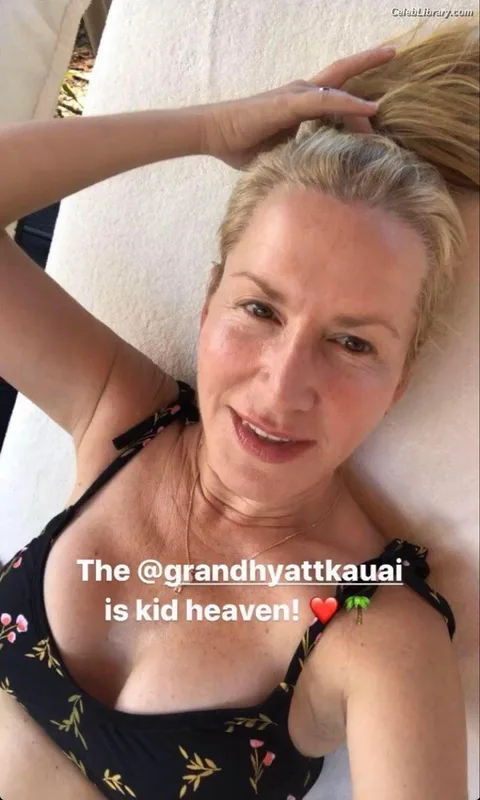 Angela Kinsey photo 1 of 100
