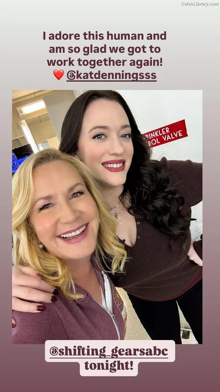 Angela Kinsey photo 7 of 100