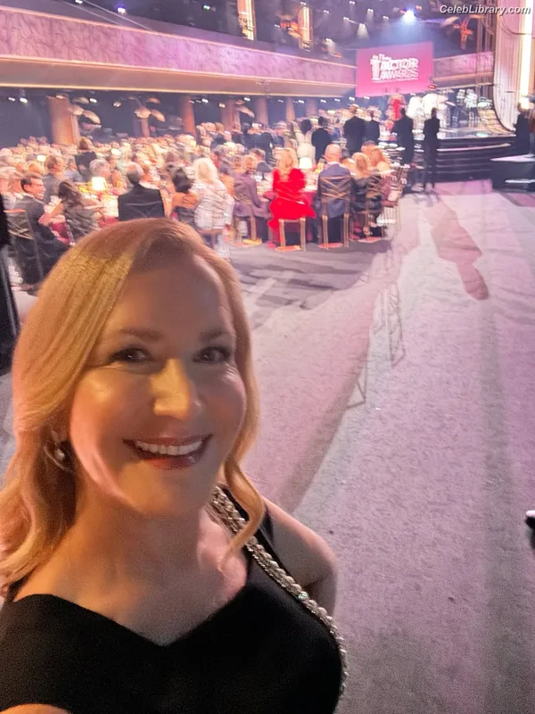 Angela Kinsey photo 11 of 100