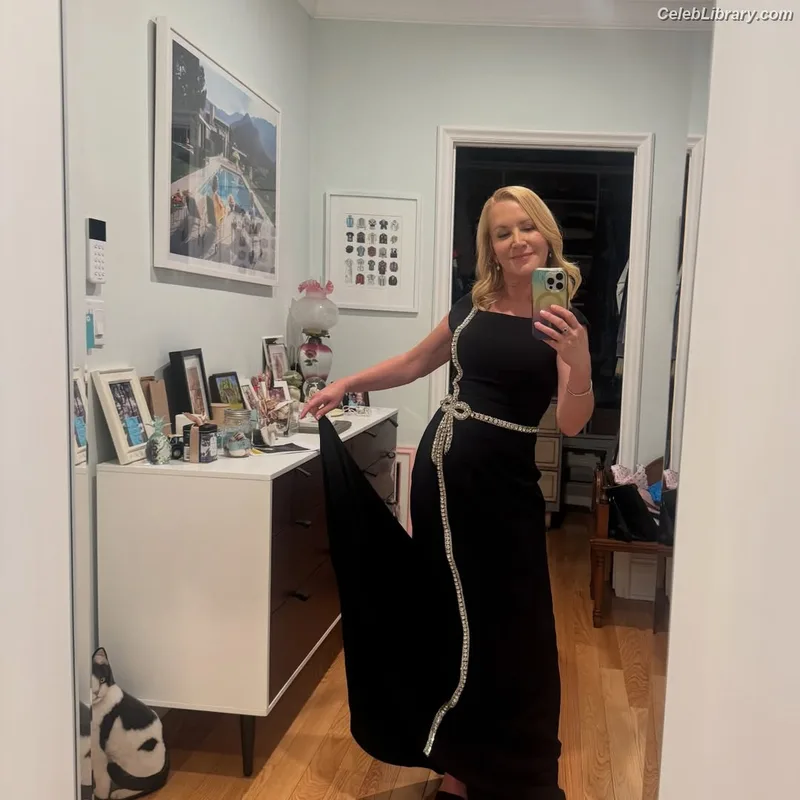 Angela Kinsey photo 14 of 100