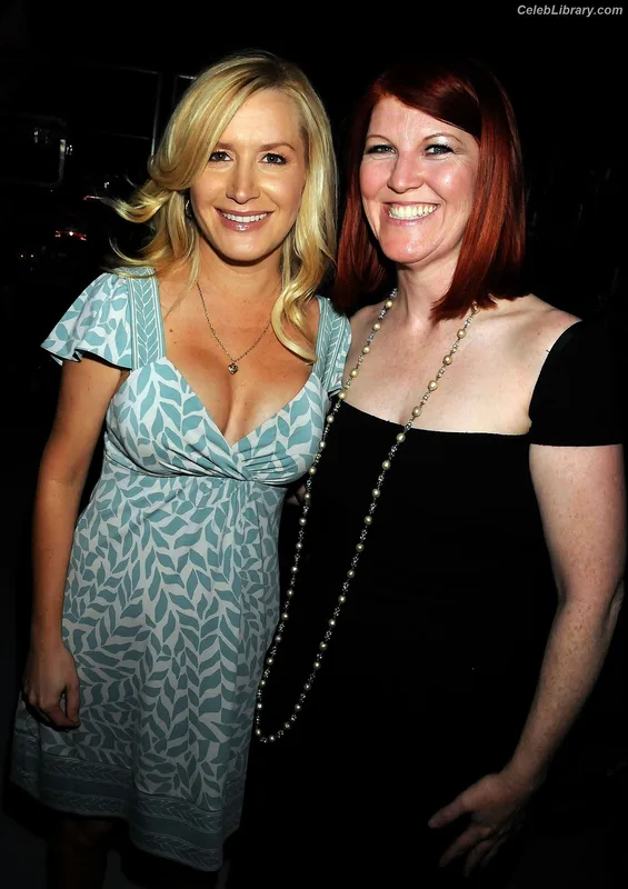 Angela Kinsey photo 20 of 100