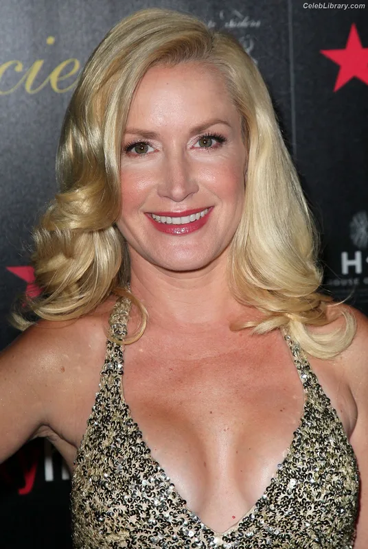 Angela Kinsey photo 14 of 100