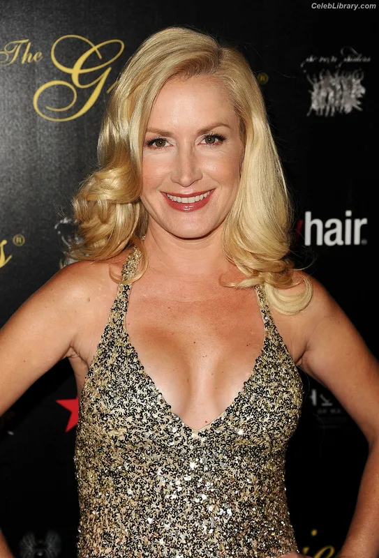 Angela Kinsey photo 15 of 100