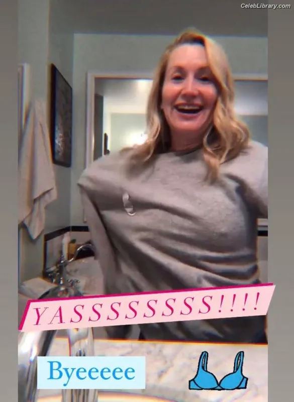 Angela Kinsey photo 17 of 100
