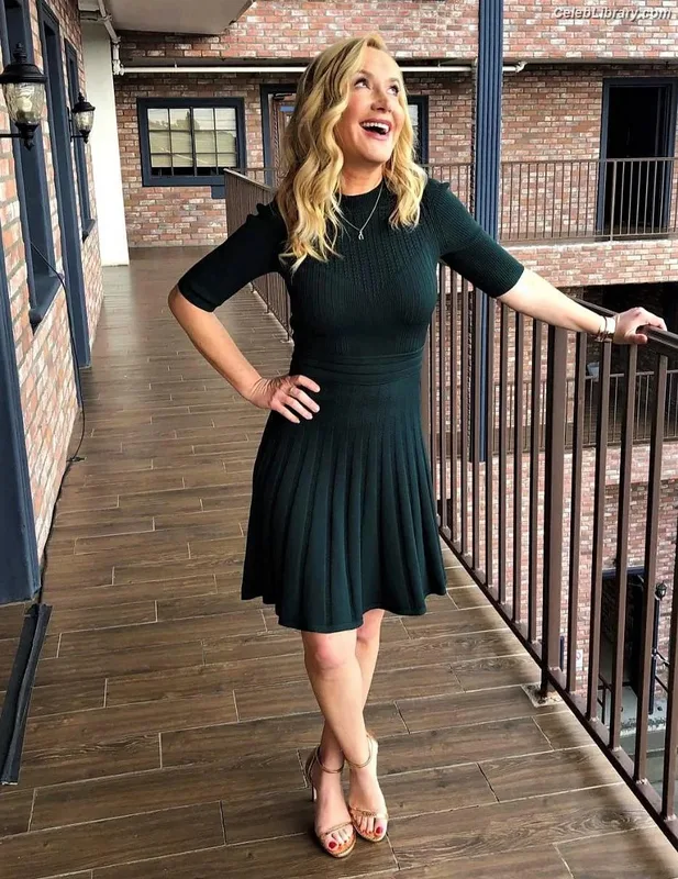 Angela Kinsey photo 13 of 100