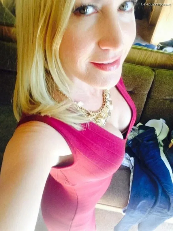 Angela Kinsey photo 18 of 100