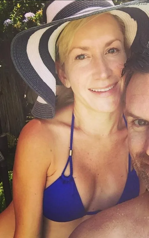 Angela Kinsey photo 21 of 100