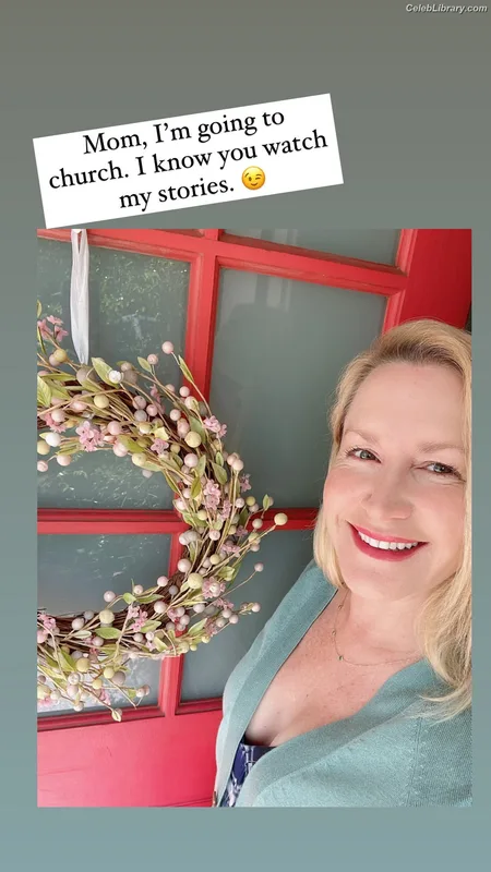 Angela Kinsey photo 2 of 100