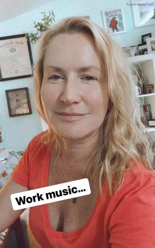 Angela Kinsey photo 12 of 100