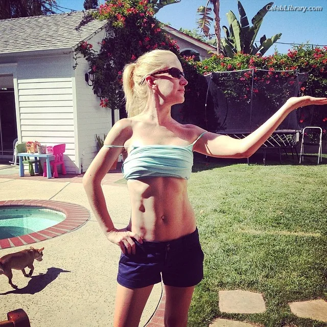 Angela Kinsey photo 16 of 100