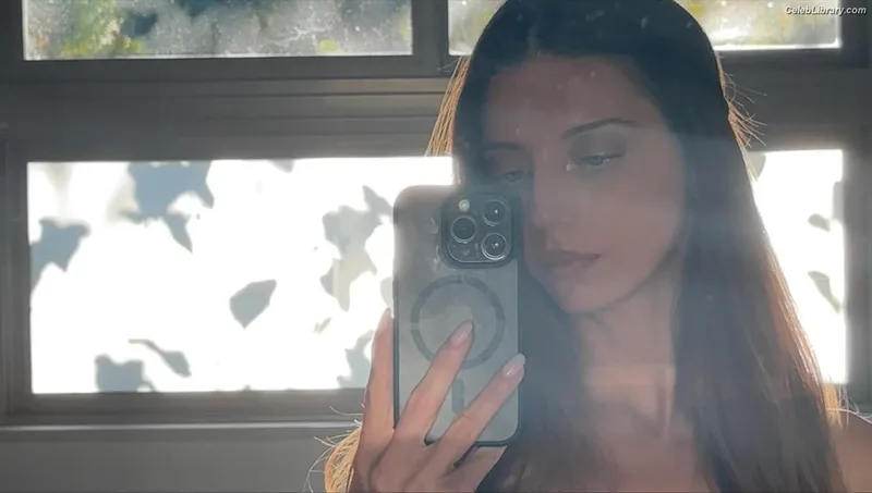 Angela Sarafyan photo 5 of 29
