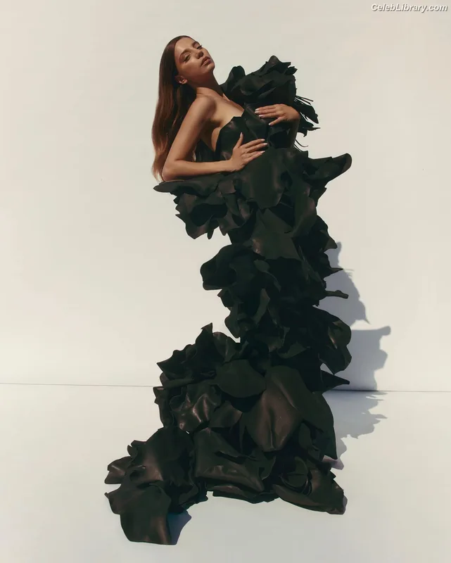 Angela Sarafyan photo 13 of 29