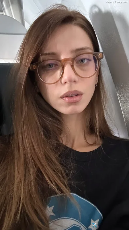 Angela Sarafyan photo 14 of 29