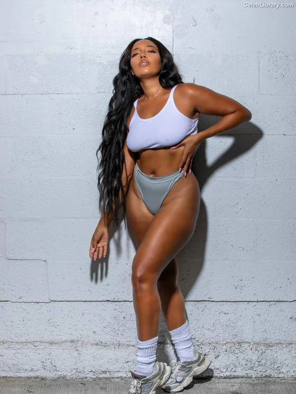 Angela Simmons photo 2 of 679