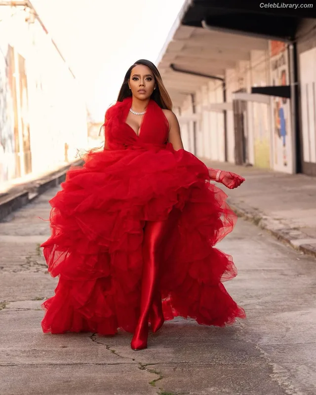 Angela Simmons photo 2 of 679