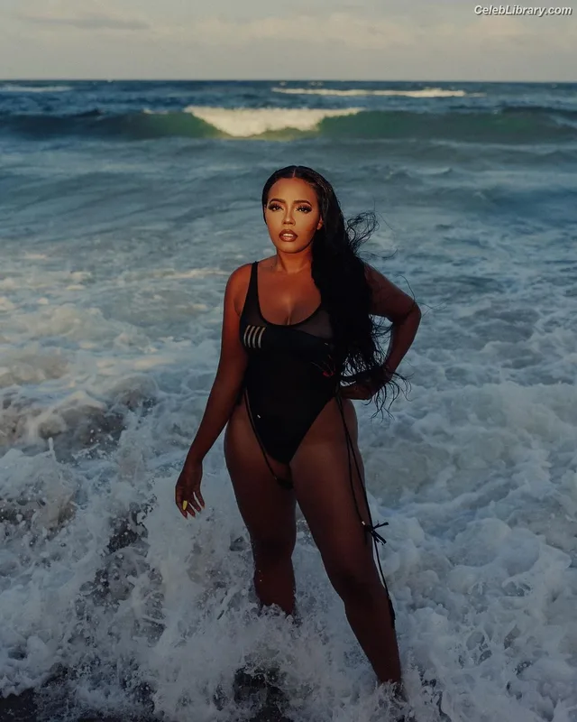 Angela Simmons photo 2 of 679