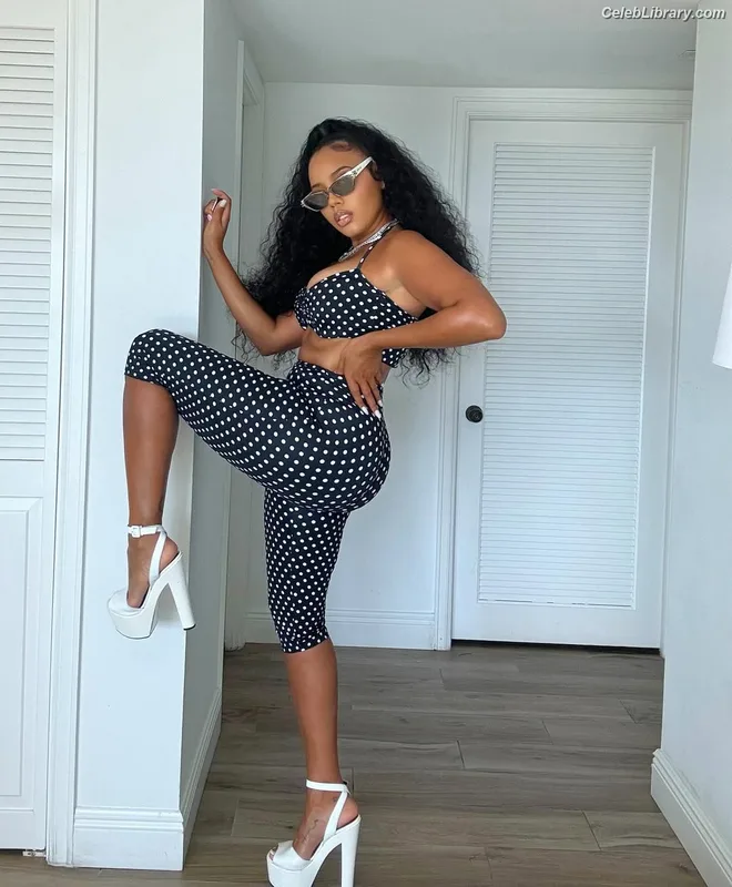 Angela Simmons photo 2 of 679