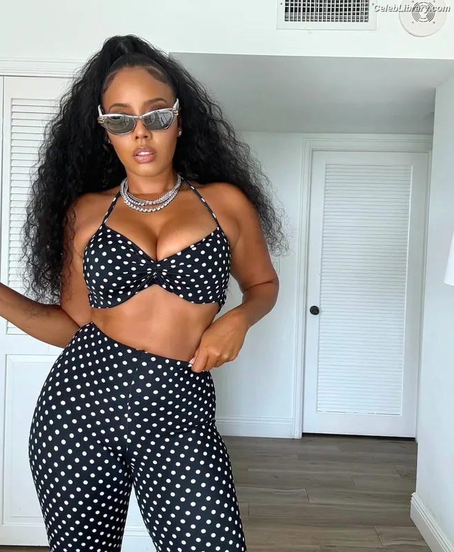 Angela Simmons photo 14 of 679