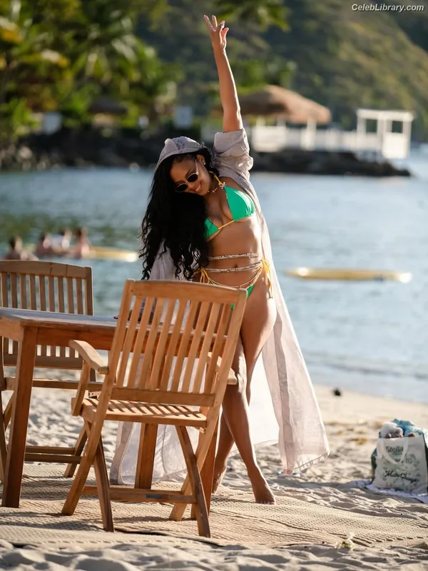Angela Simmons photo 9 of 679