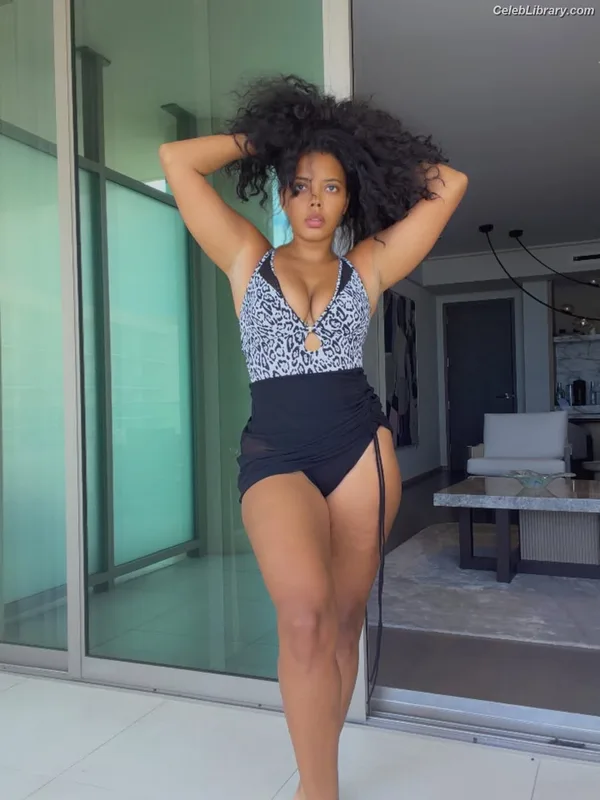 Angela Simmons photo 3 of 679