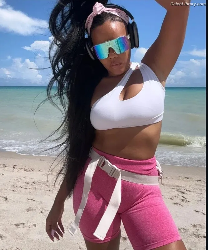 Angela Simmons photo 2 of 679
