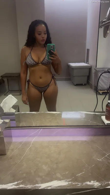 Angela Simmons photo 7 of 679
