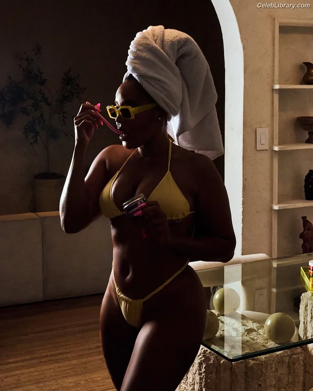 Angela Simmons photo 2 of 679