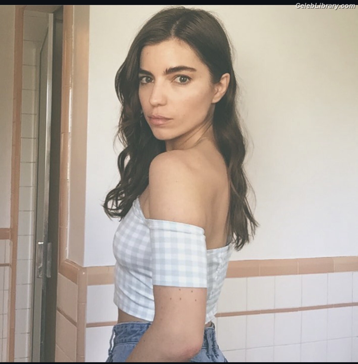 Angela Trimbur photo 7 of 91