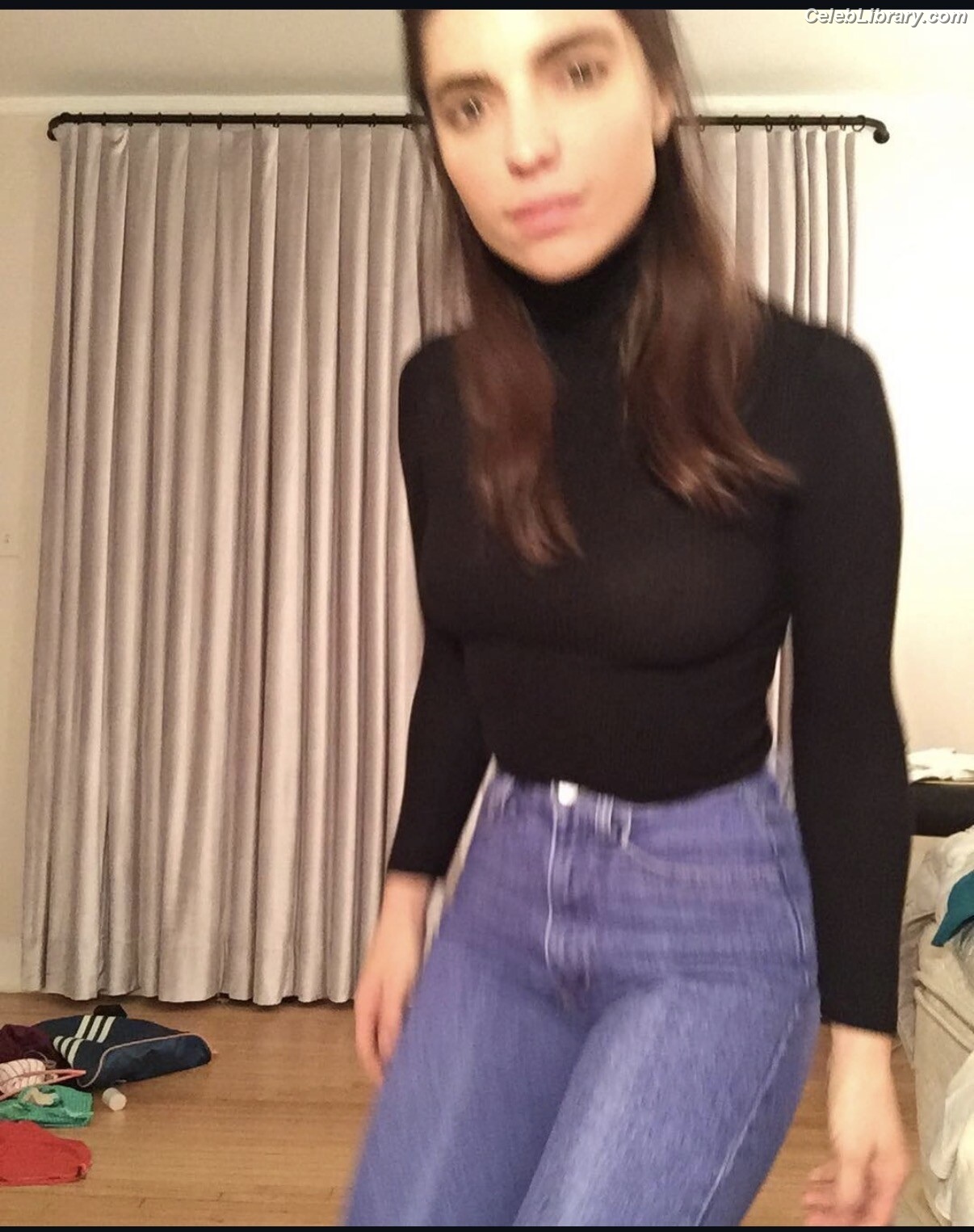 Angela Trimbur photo 10 of 91