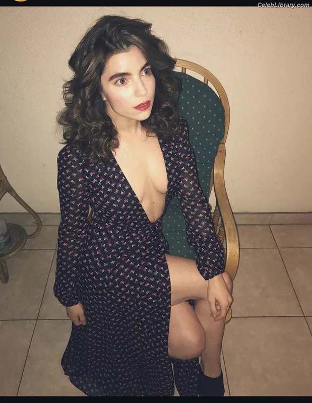 Angela Trimbur photo 9 of 91