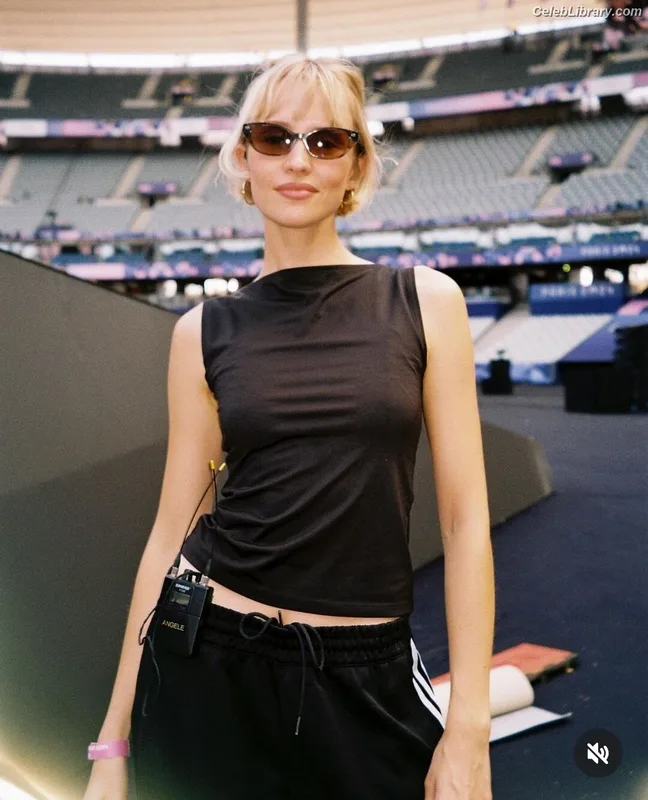 Angèle Van Laeken photo 3 of 236