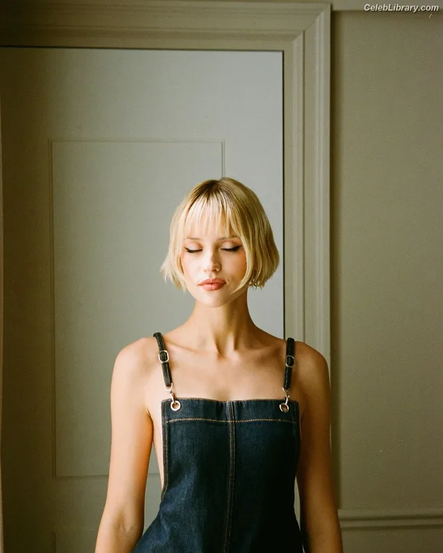 Angèle Van Laeken photo 1 of 236