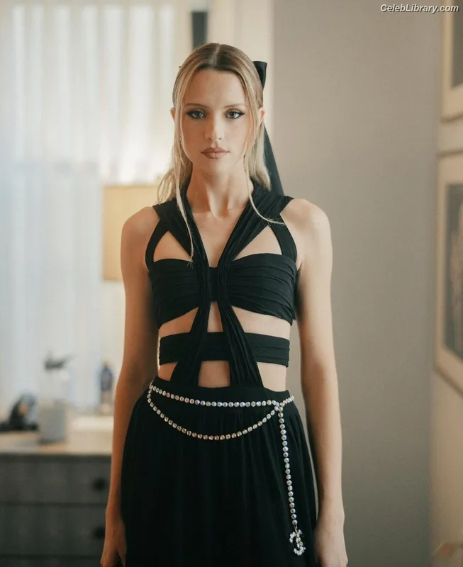 Angèle Van Laeken photo 1 of 236