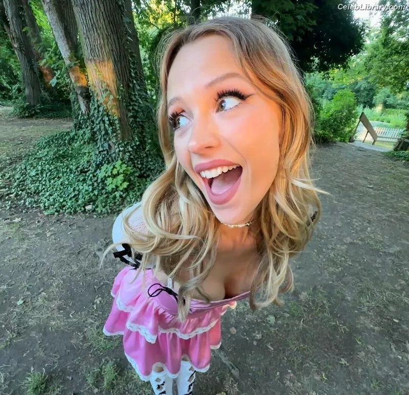 Angèle Van Laeken photo 7 of 236