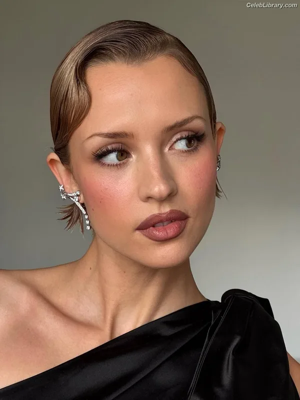 Angèle Van Laeken photo 11 of 236