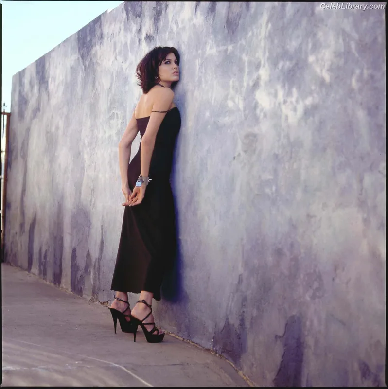 Angelina Jolie photo 7 of 611
