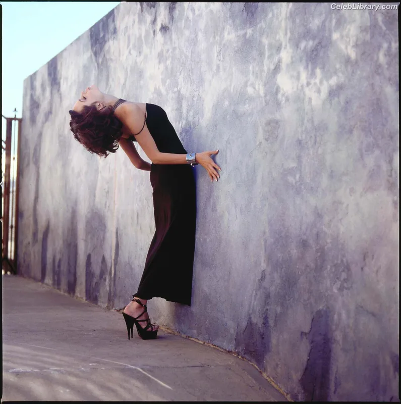 Angelina Jolie photo 8 of 611