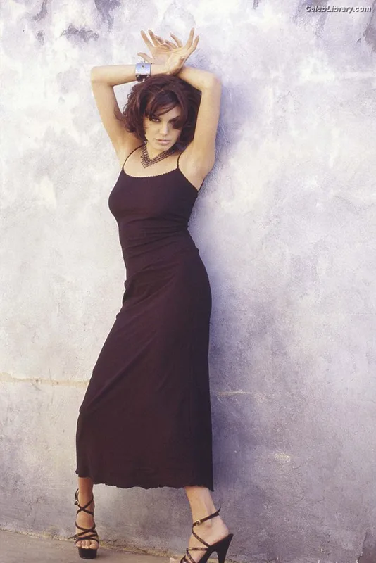 Angelina Jolie photo 15 of 611