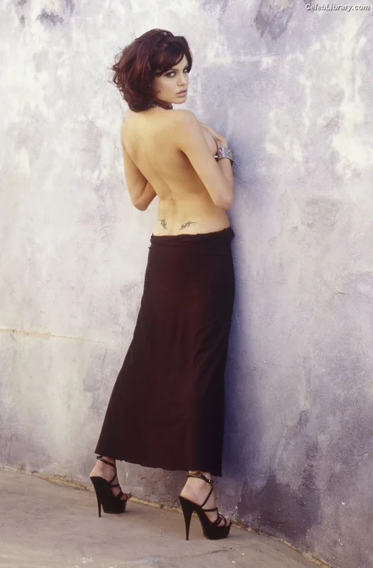 Angelina Jolie photo 22 of 611