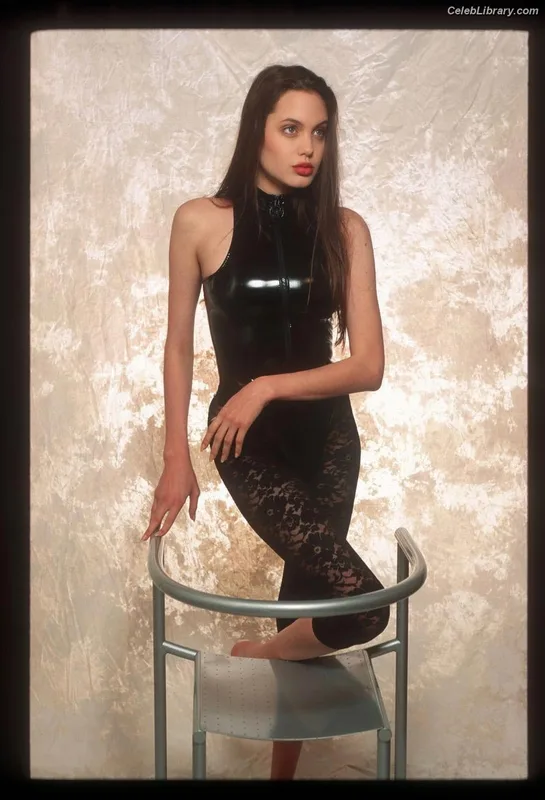 Angelina Jolie photo 18 of 611