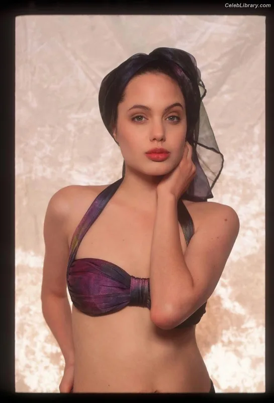Angelina Jolie photo 21 of 611