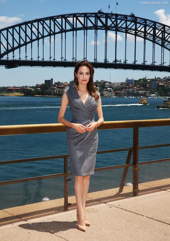 Angelina Jolie photo 23 of 611