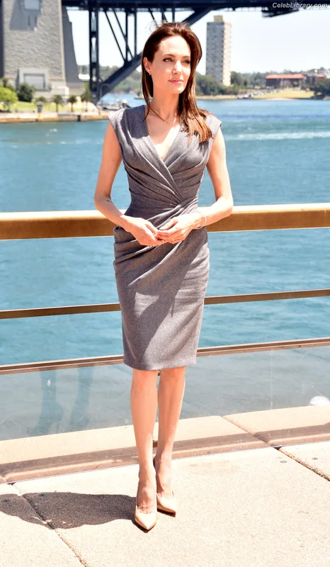 Angelina Jolie photo 3 of 611