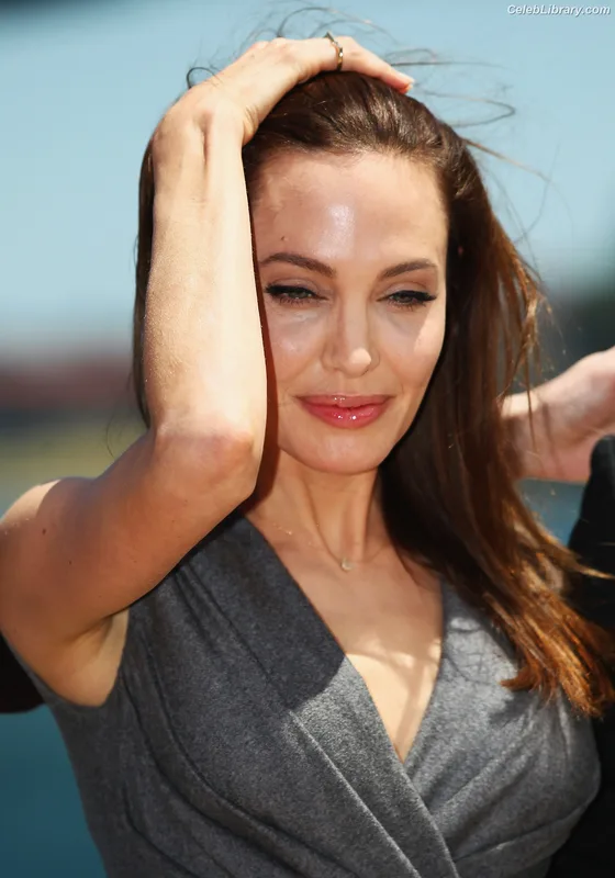 Angelina Jolie photo 10 of 611