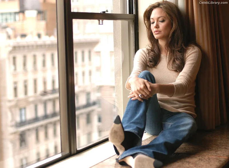 Angelina Jolie photo 21 of 611